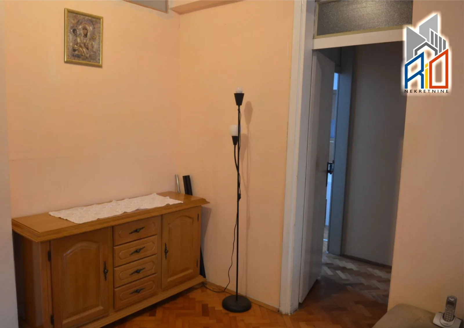 Stan u centru Uba slika 7