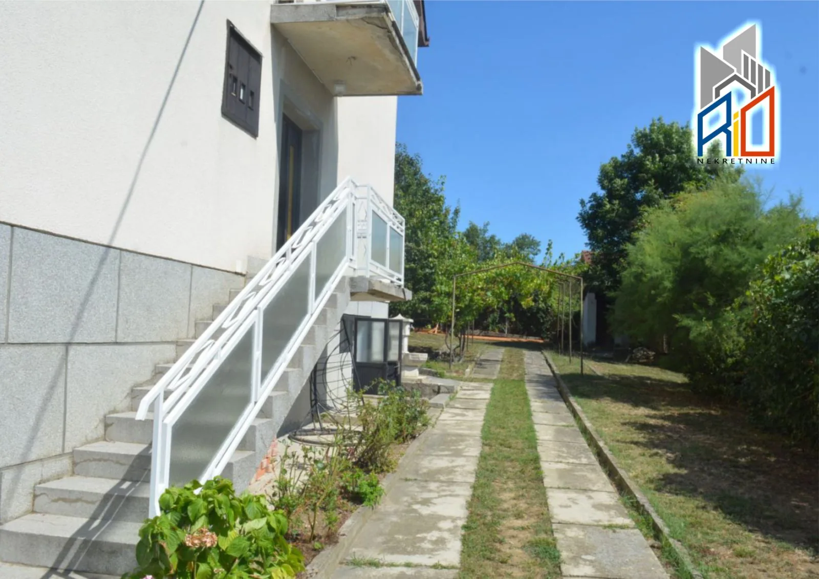 Kuća 200m2 u Ubu slika 11