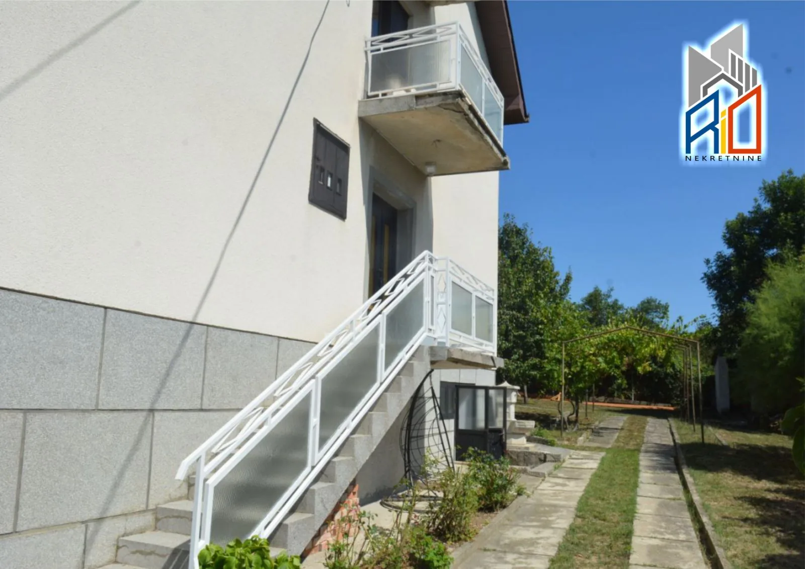 Kuća 200m2 u Ubu slika 8
