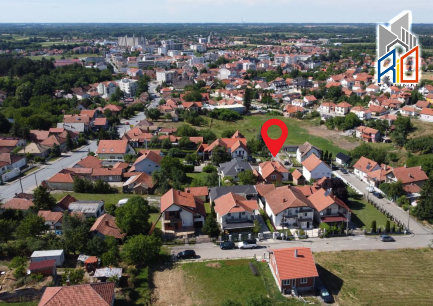 Dve useljive kuće blizu centra Uba slika 15